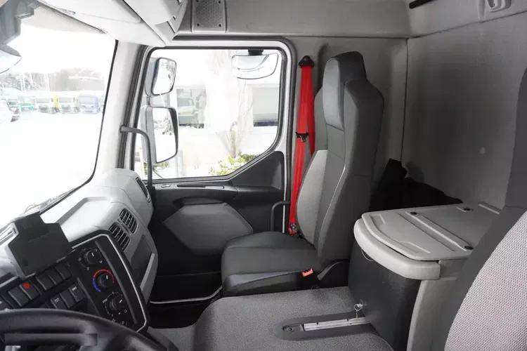 Renault D280 16T / kontener 18 palet / Winda zdjęcie 21