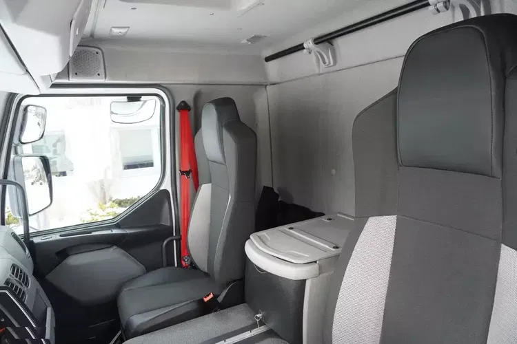 Renault D280 16T / kontener 18 palet / Winda zdjęcie 23