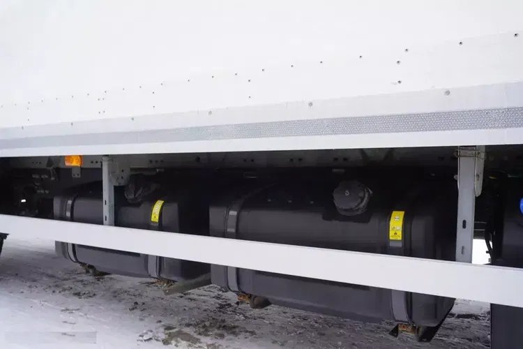 Renault D280 16T / kontener 18 palet / Winda zdjęcie 8