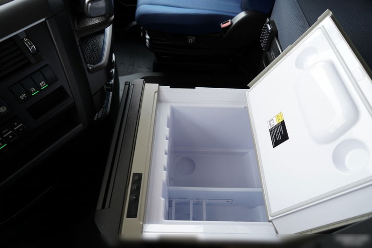 Volvo FH 500 / KLIMA POSTOJOWA / I-SAVE / TV / OPONY 100%  zdjęcie 27