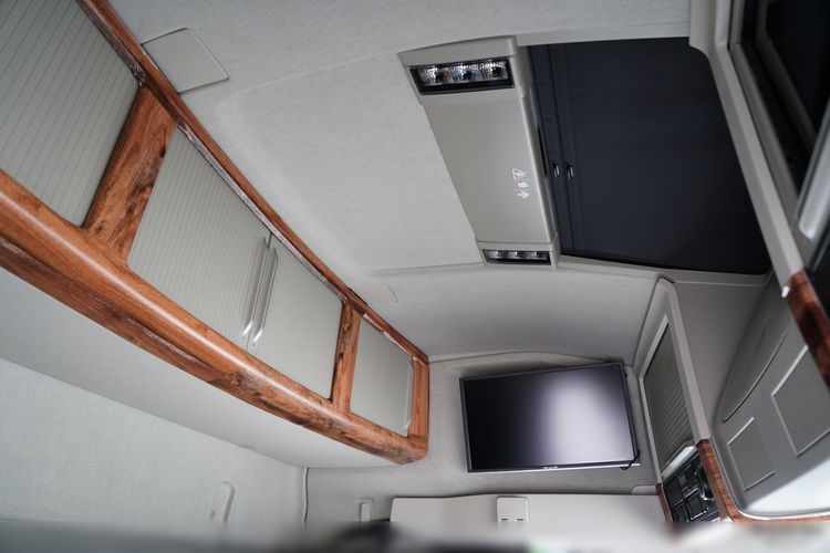 Volvo FH 500 / KLIMA POSTOJOWA / I-SAVE / TV / OPONY 100%  zdjęcie 36