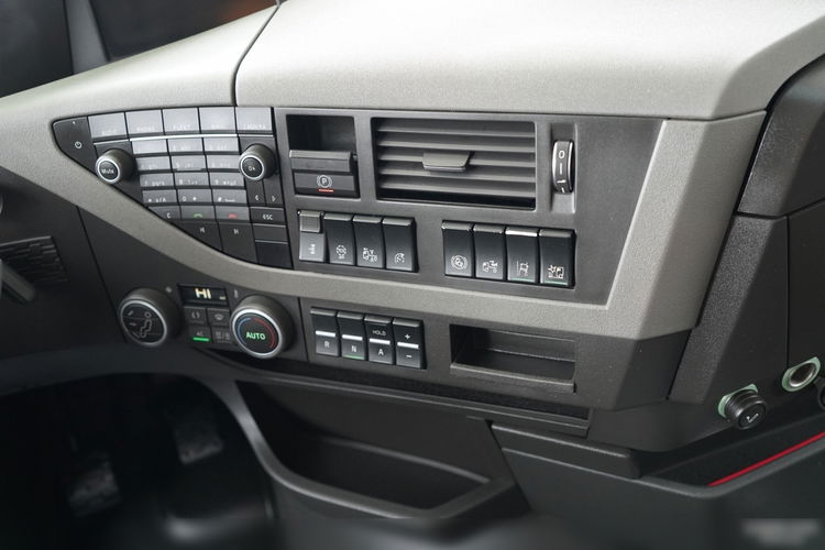 Volvo FH 500 / KLIMA POSTOJOWA / I-SAVE / TV / MIKROFALÓWKA zdjęcie 31