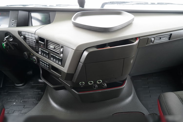 Volvo FH 500 / KLIMA POSTOJOWA / I-SAVE / TV / MIKROFALÓWKA zdjęcie 32