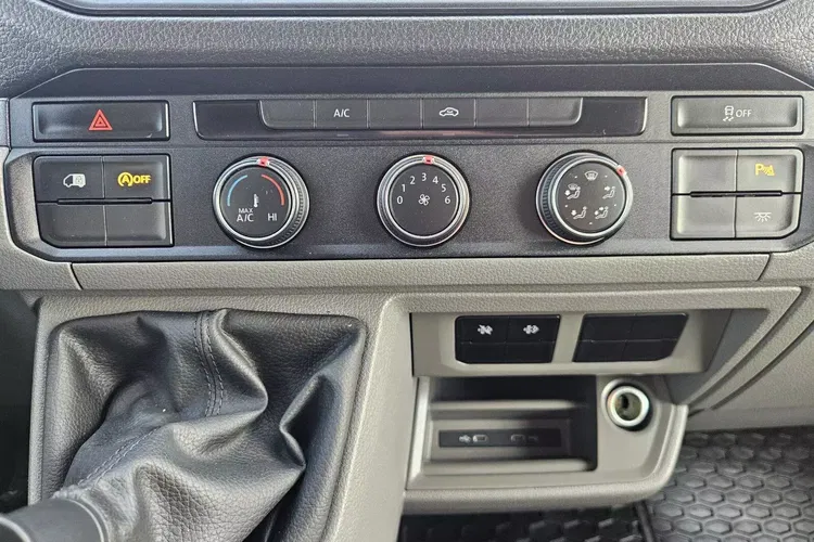 Volkswagen Crafter L3H2 129900zł NETTO Brygadówka 7 osób 2.0TDi/140KM zdjęcie 28