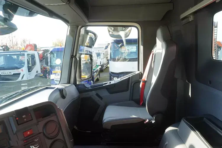 Renault C380 E6 6x4 / HDS Fassi F135 2700 MTH / Zasięg 8 m / 5.6 t udźwig / Wywrotka 3-stronna / Hydroburta zdjęcie 28