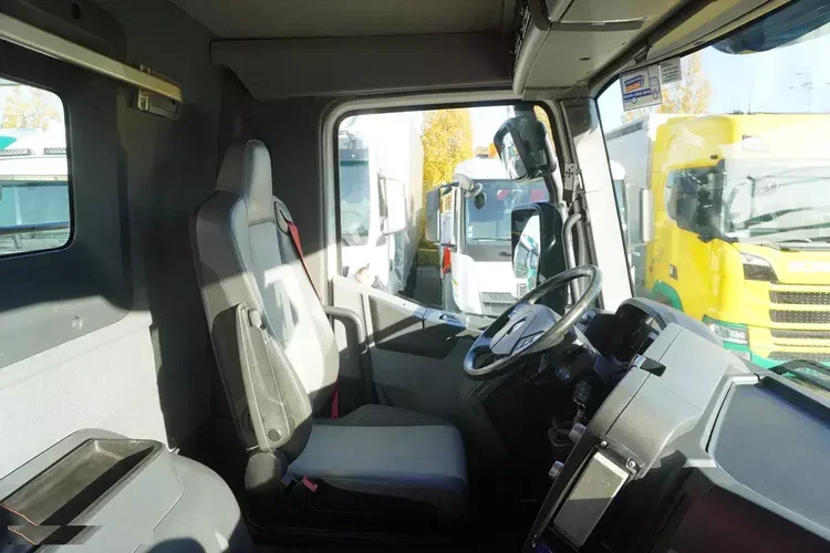 Renault C380 E6 6x4 / HDS Fassi F135 2700 MTH / Zasięg 8 m / 5.6 t udźwig / Wywrotka 3-stronna / Hydroburta zdjęcie 29