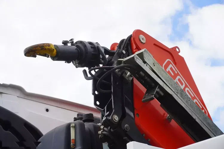 Renault K380 6×4 / HDS 7.85 t / Fassi F175 / 120 tys. km / wywrotka 2-stronna / 18 EPAL zdjęcie 16