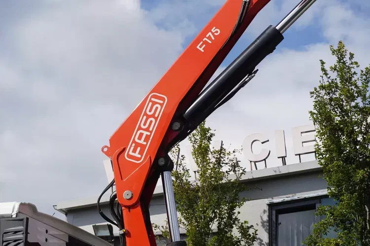 Renault K380 6×4 / HDS 7.85 t / Fassi F175 / 120 tys. km / wywrotka 2-stronna / 18 EPAL zdjęcie 20