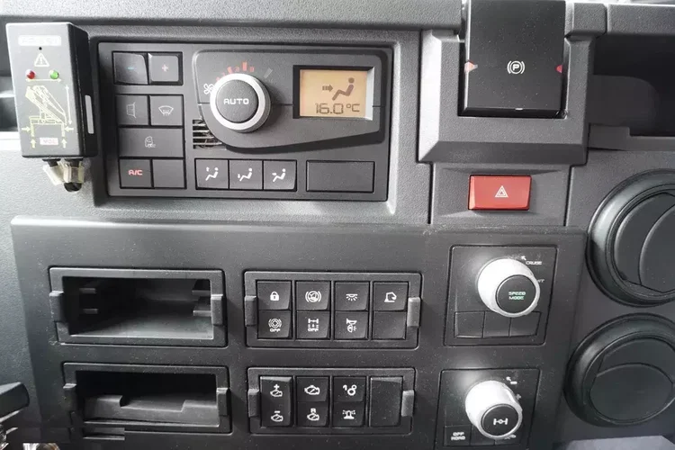 Renault K380 6×4 / HDS 7.85 t / Fassi F175 / 120 tys. km / wywrotka 2-stronna / 18 EPAL zdjęcie 27