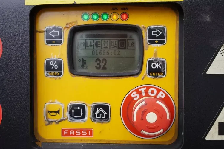 Mercedes Antos 2540 / Burtowy 15 EPAL / HDS Fassi F165 / 6.1 t / Zasięg 8 m / pilot / rotator / 1600 MTH / oś skrętna zdjęcie 14