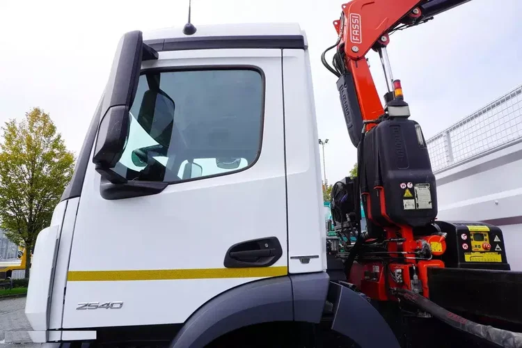 Mercedes Antos 2540 / Burtowy 15 EPAL / HDS Fassi F165 / 6.1 t / Zasięg 8 m / pilot / rotator / 1600 MTH / oś skrętna zdjęcie 20