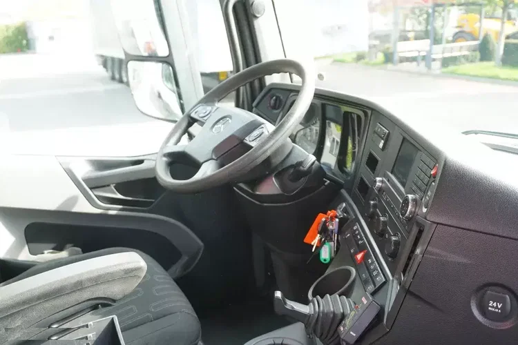 Mercedes Antos 2540 / Burtowy 15 EPAL / HDS Fassi F165 / 6.1 t / Zasięg 8 m / pilot / rotator / 1600 MTH / oś skrętna zdjęcie 25