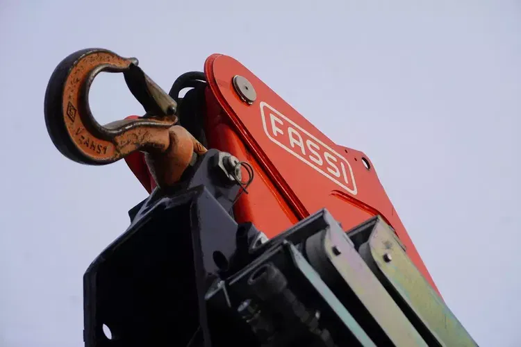 Renault C280 DTI 8 / HDS Fassi 5.6 t / Zasięg 8 m / Platforma 15 EPAL zdjęcie 31