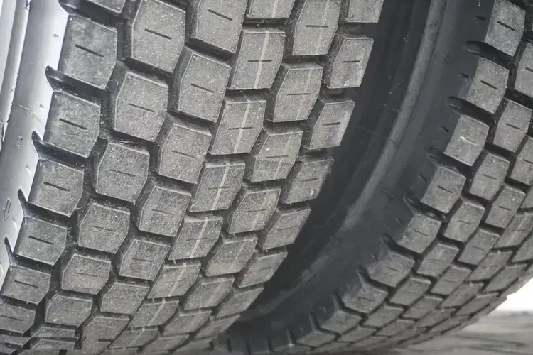 Renault C280 DTI 8 / HDS Fassi 5.6 t / Zasięg 8 m / Platforma 15 EPAL zdjęcie 35