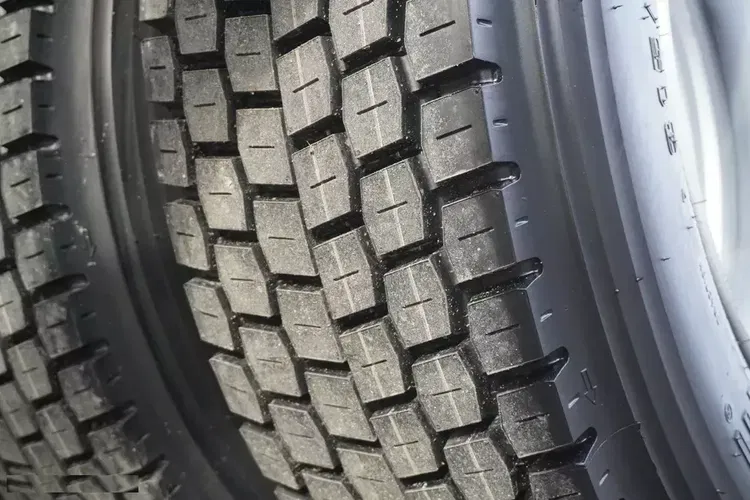 Renault C280 DTI 8 / HDS Fassi 5.6 t / Zasięg 8 m / Platforma 15 EPAL zdjęcie 37