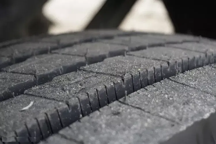 Renault C280 DTI 8 / HDS Fassi 5.6 t / Zasięg 8 m / Platforma 15 EPAL zdjęcie 39