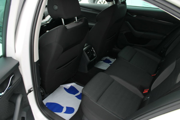 Skoda Octavia AMBITION F-vat LED Salon Polska netto 51 951 PLN Gwarancja zdjęcie 13