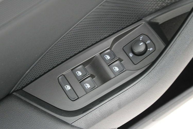 Skoda Octavia AMBITION F-vat LED Salon Polska netto 51 951 PLN Gwarancja zdjęcie 18