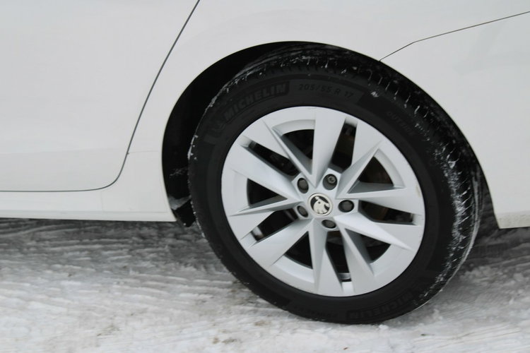 Skoda Octavia AMBITION F-vat LED Salon Polska netto 51 951 PLN Gwarancja zdjęcie 8