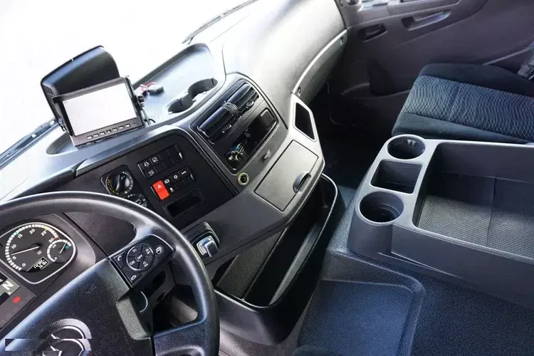 Mercedes ATEGO / 1223 / ACC / EURO 6 / CHŁODNIA + WINDA / MULTITEMPERATURA zdjęcie 10