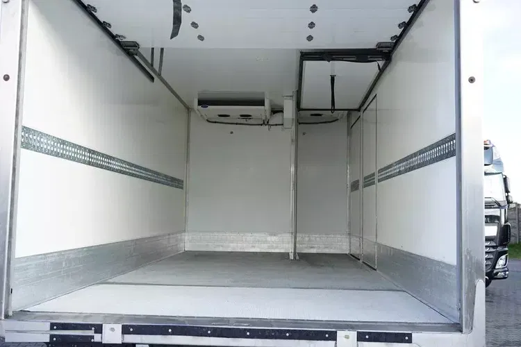 Mercedes ATEGO / 1223 / ACC / EURO 6 / CHŁODNIA + WINDA / MULTITEMPERATURA zdjęcie 23