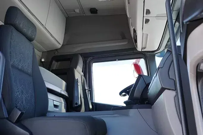 Scania P 280 / ACC / E 6 / FIRANKA + WINDA / 20 PALET / DŁ. 8.2 M / OŚ SKRĘTNA zdjęcie 8