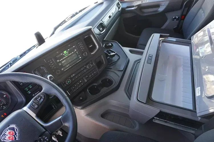 Scania P 280 / ACC / E 6 / FIRANKA + WINDA / 20 PALET / DŁ. 8.2 M / OŚ SKRĘTNA zdjęcie 9