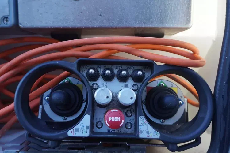 MAN TGM 26.340 E6 / Beczka asenizacyjna Rivard 11.8 m3 / 110 tys. km / oś skrętna zdjęcie 11