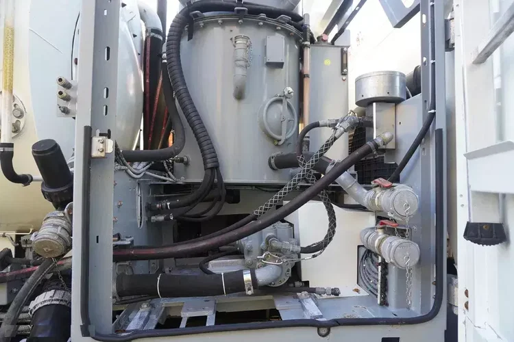 MAN TGM 26.340 E6 / Beczka asenizacyjna Rivard 11.8 m3 / 110 tys. km / oś skrętna zdjęcie 17