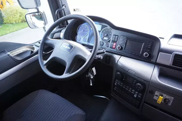 MAN TGM 26.340 E6 / Beczka asenizacyjna Rivard 11.8 m3 / 110 tys. km / oś skrętna zdjęcie 24