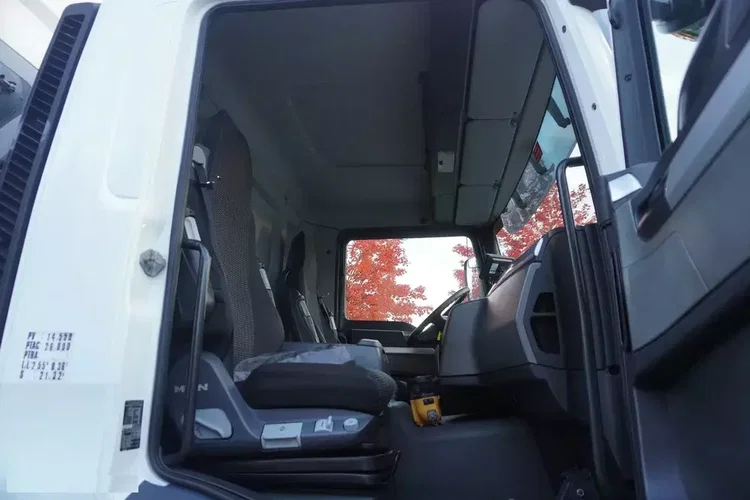 MAN TGM 26.340 E6 / Beczka asenizacyjna Rivard 11.8 m3 / 110 tys. km / oś skrętna zdjęcie 29