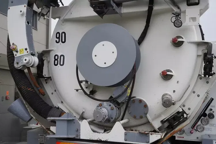 MAN TGS 26.360 E6 / Zabudowa WUKO Rivard 18 m3 / 180 tys. km / oś skrętna zdjęcie 16