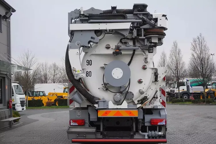 MAN TGS 26.360 E6 / Zabudowa WUKO Rivard 18 m3 / 180 tys. km / oś skrętna zdjęcie 6