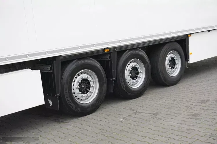 Schmitz / CHŁODNIA / CARRIER VECTOR 1550 / OŚ PODNOSZONA zdjęcie 8