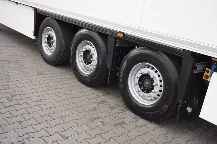 Schmitz / CHŁODNIA / CARRIER VECTOR 1550 / OŚ PODNOSZONA zdjęcie 9