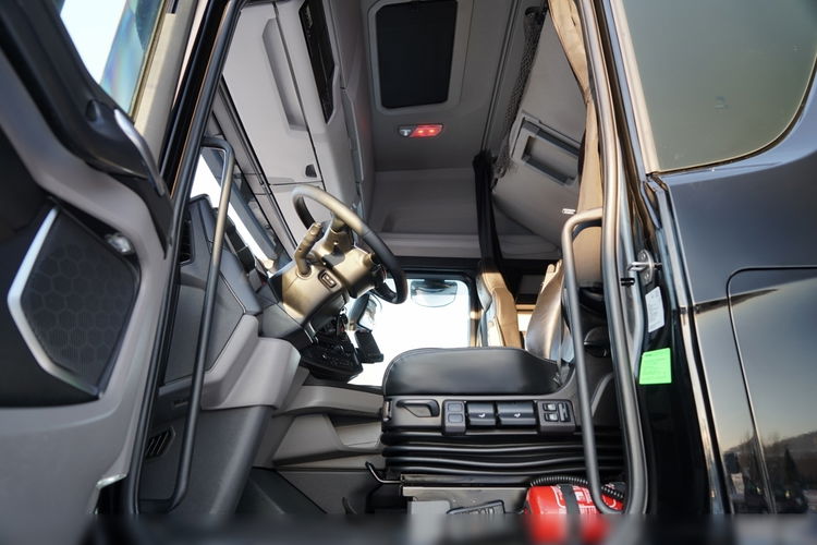Scania S 500 / RETARDER / CAŁĄ NA PODUSZKACH / KLIMA POSTOJOWA / SKÓRY / OPONY 100% / ALUFELGI zdjęcie 25