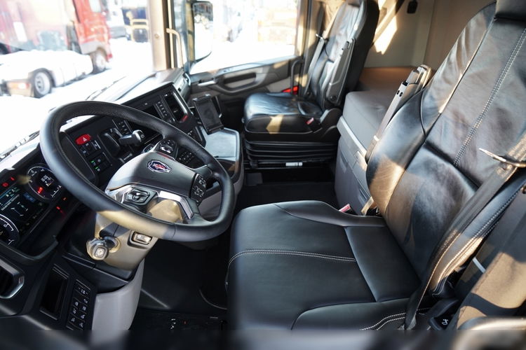Scania S 500 / RETARDER / CAŁĄ NA PODUSZKACH / KLIMA POSTOJOWA / SKÓRY / OPONY 100% / ALUFELGI zdjęcie 26