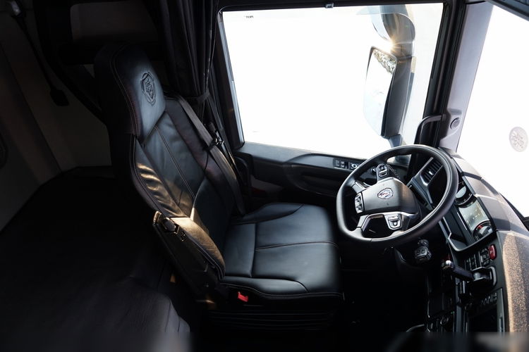 Scania S 500 / RETARDER / CAŁĄ NA PODUSZKACH / KLIMA POSTOJOWA / SKÓRY / OPONY 100% / ALUFELGI zdjęcie 29