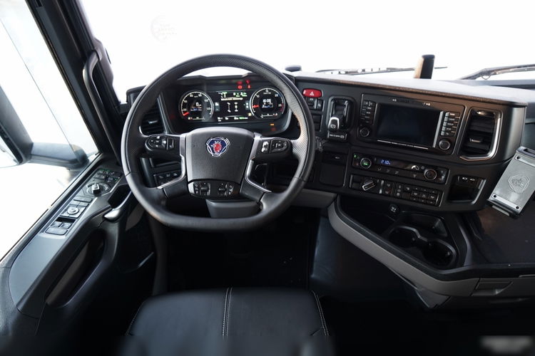 Scania S 500 / RETARDER / CAŁĄ NA PODUSZKACH / KLIMA POSTOJOWA / SKÓRY / OPONY 100% / ALUFELGI zdjęcie 31