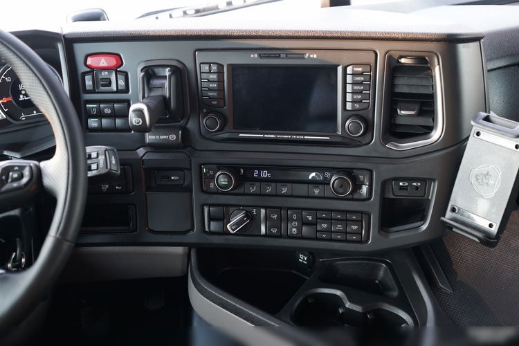 Scania S 500 / RETARDER / CAŁĄ NA PODUSZKACH / KLIMA POSTOJOWA / SKÓRY / OPONY 100% / ALUFELGI zdjęcie 32