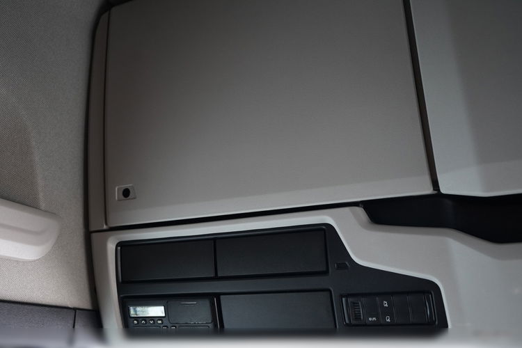 Scania S 500 / RETARDER / CAŁĄ NA PODUSZKACH / KLIMA POSTOJOWA / SKÓRY / OPONY 100% / ALUFELGI zdjęcie 35