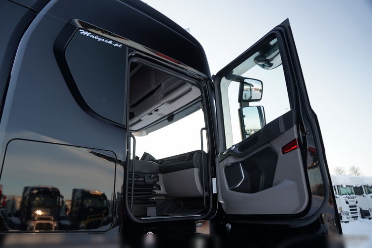 Scania S 500 / RETARDER / CAŁĄ NA PODUSZKACH / KLIMA POSTOJOWA / SKÓRY / OPONY 100% / ALUFELGI zdjęcie 38