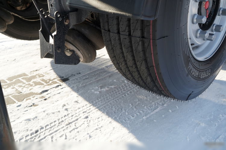 Schwarzmuller WYWROTKA / 26 m3 / STALOWA RYNNA / STANDARD / OŚ PODNOSZONA / SAF / OPONY 100% zdjęcie 16