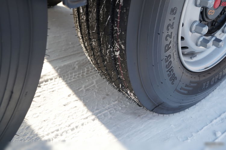 Schwarzmuller WYWROTKA / 26 m3 / STALOWA RYNNA / STANDARD / OŚ PODNOSZONA / SAF / OPONY 100% zdjęcie 17