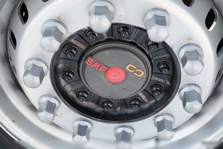 Schwarzmuller WYWROTKA / 26 m3 / STALOWA RYNNA / STANDARD / OŚ PODNOSZONA / SAF / OPONY 100% zdjęcie 20