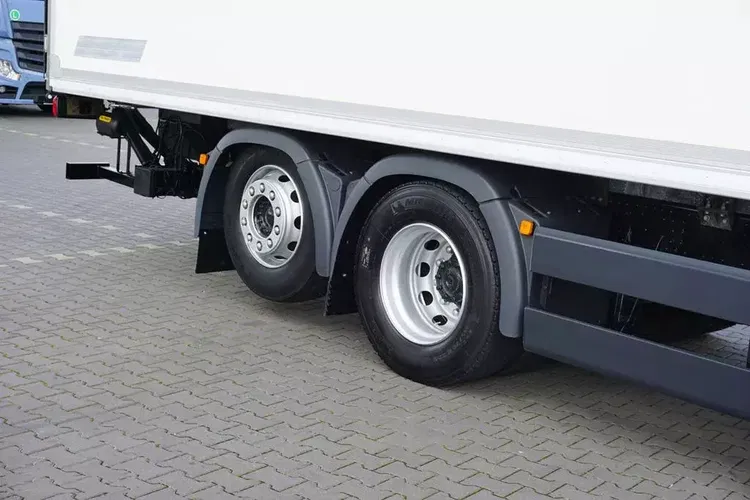 MAN TGS / 26.360 / EURO 6 / CHŁODNIA + WINDA / 20 PALET zdjęcie 19