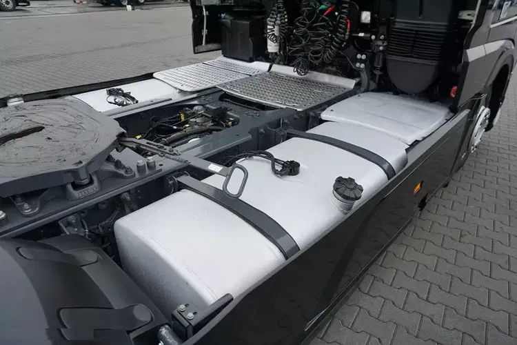 Volvo / 106 / 480 / EURO 6 / ACC / MEGA / LOW DECK / SUPER SPACE CAB zdjęcie 14