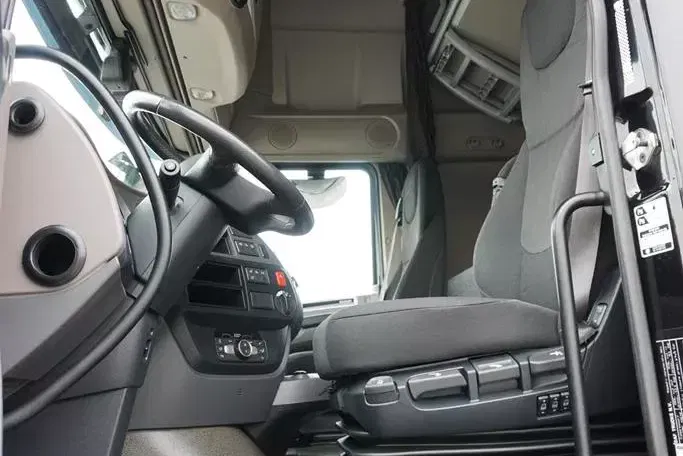 Volvo / 106 / 480 / EURO 6 / ACC / MEGA / LOW DECK / SUPER SPACE CAB zdjęcie 7