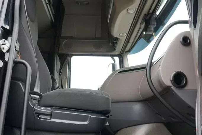 Volvo / 106 / 480 / EURO 6 / ACC / MEGA / LOW DECK / SUPER SPACE CAB zdjęcie 8