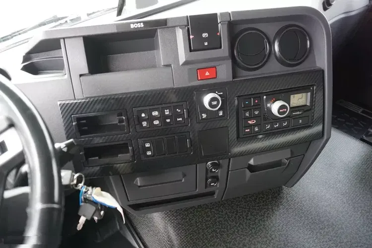 Renault / T 460 / EURO 6 / ACC / RETARDER / SLEEPER CAB zdjęcie 29